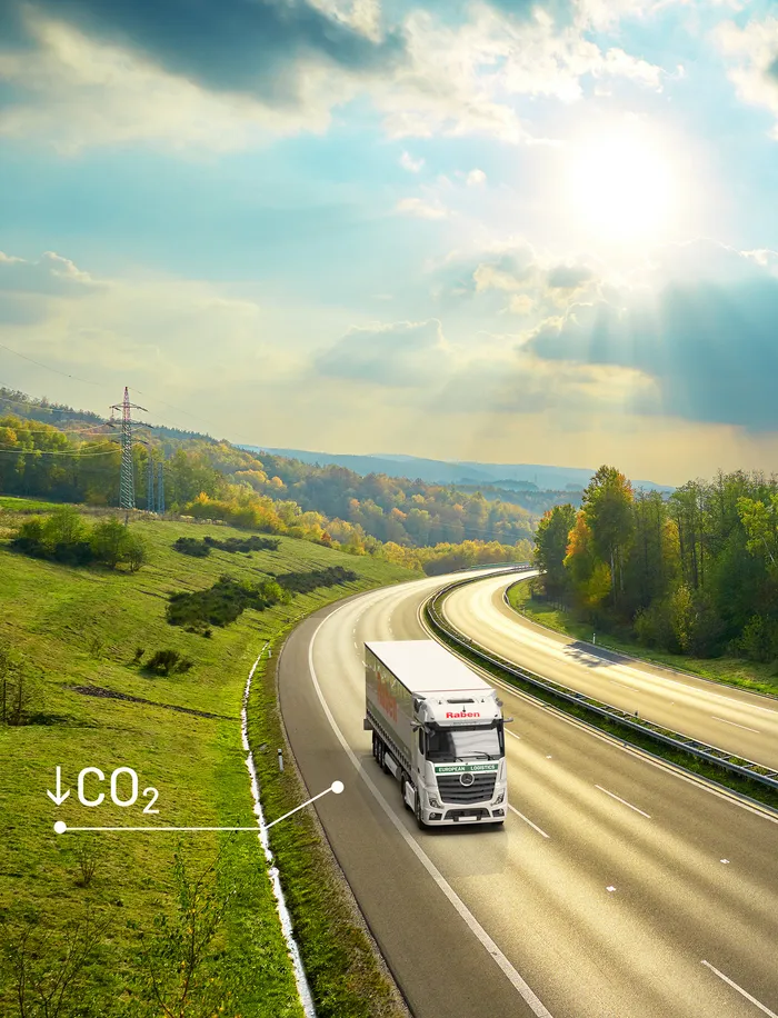 Ein Elektro-LKW von Raben unterwegs