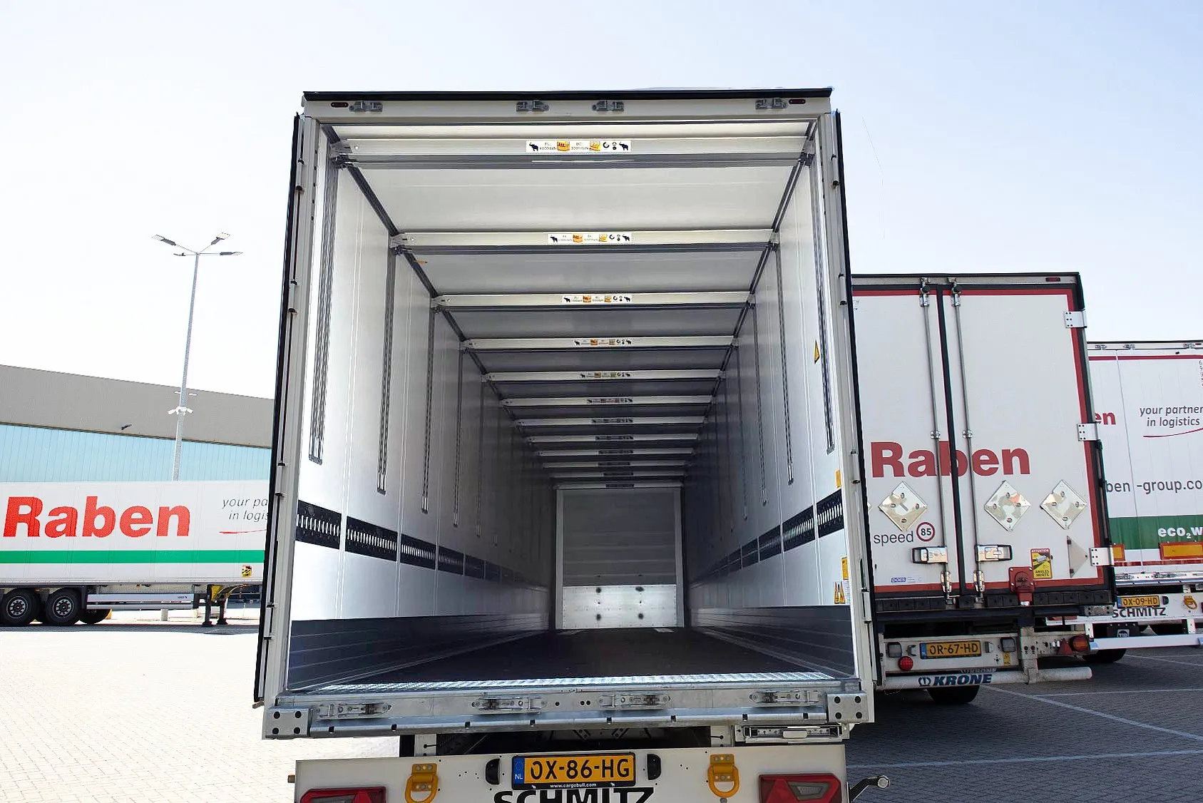 Binnenkant double stock trailer
