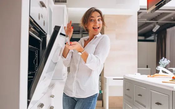 Donna in cucina