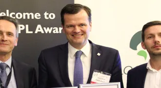 csm_in_the_picture_from_left_Henk_Folmer_SVP_Global_Customer_Solutions__Prologis__Ewald_Raben_CEO_Raben_Group_and_Chris_Saynor_eft_CEO__3__02_3a5810efdb.jpg