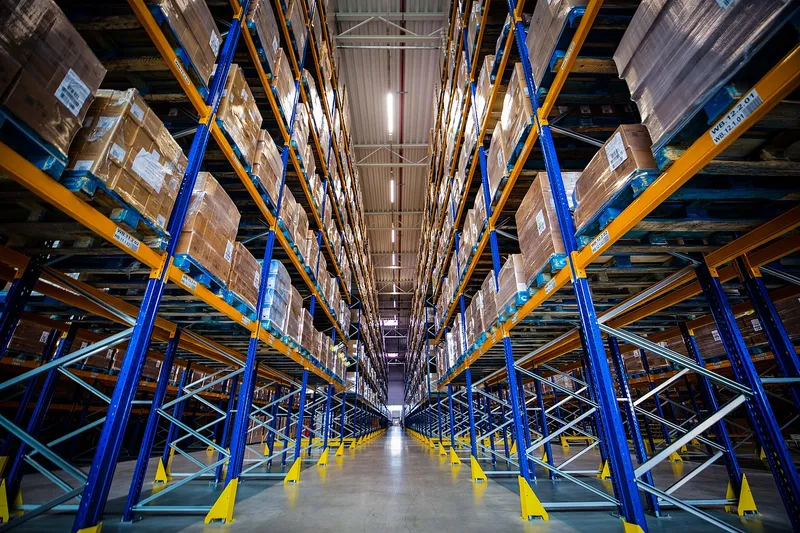 csm_Raben_warehouse_inside-min_99cfa9be45.jpg