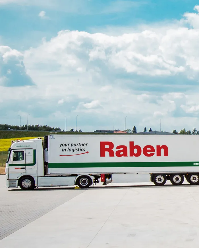 csm_Raben_long_truck_eco2way_old_branding_at_warehouse-min_4f7bfa7747.jpg
