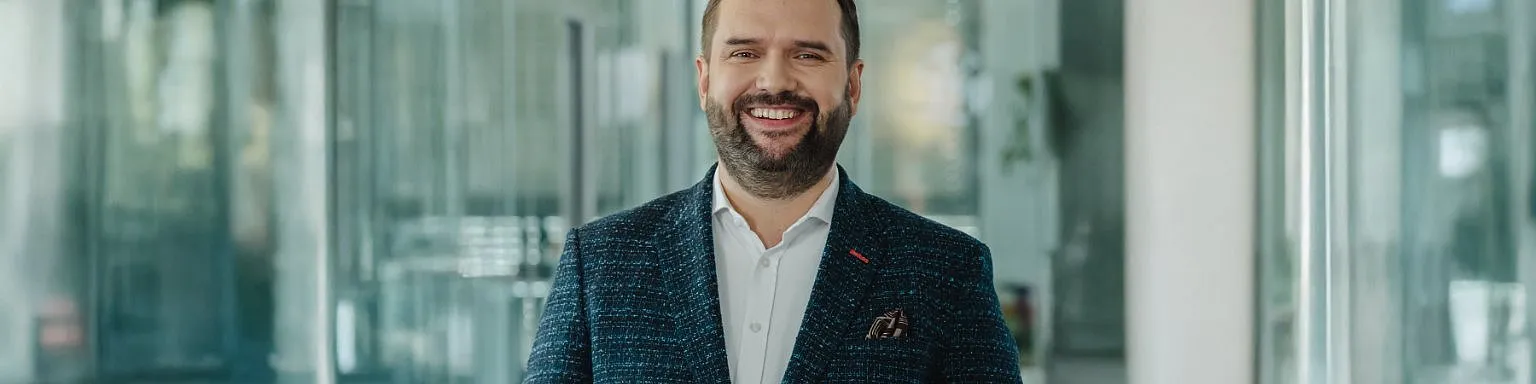 csm_Header_Manager_domestic_PL_3f71393857.jpg