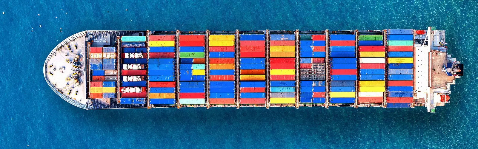 csm_aerial-view-of-container-cargo-ship-in-sea_63763328f4.jpg