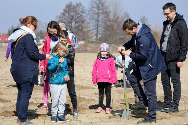 Výsadba stromov 2019 Raben