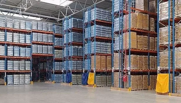 regały w magazynie Raben w Gdńsku