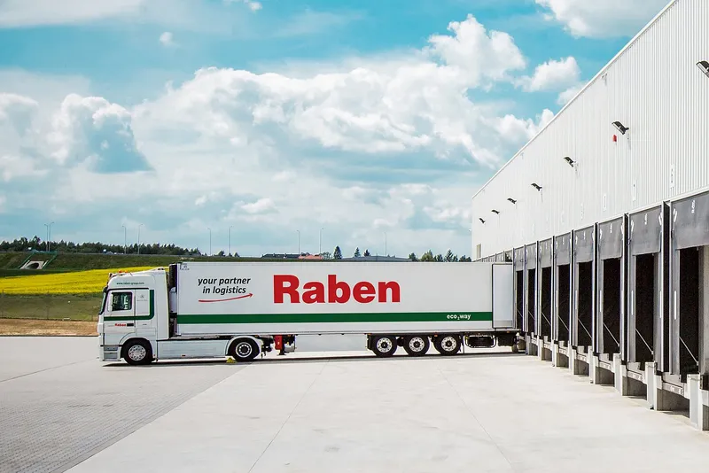 Camion Raben Group al carico