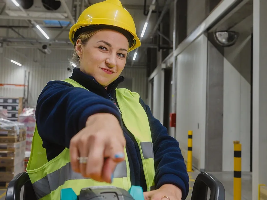 csm_Warehouse_worker_Fresh_0e7e8d6864.jpg