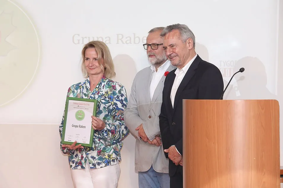 Golden and green CSR leaf for Raben