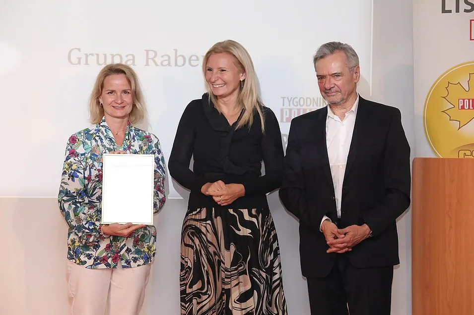 Złoty i Zielony CSR listek dla grupy Raben